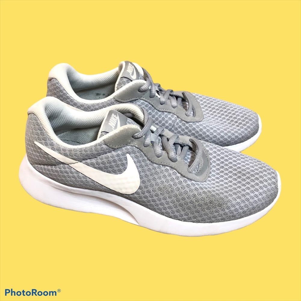 Nike Womens Tanjun 812655-010 Gray White Running